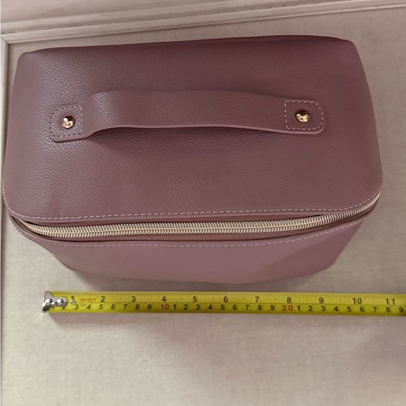 Bergdorf Goodman Lilac Large Travel Makeup Bag w gold hardware NWOT - Picture 13 of 16